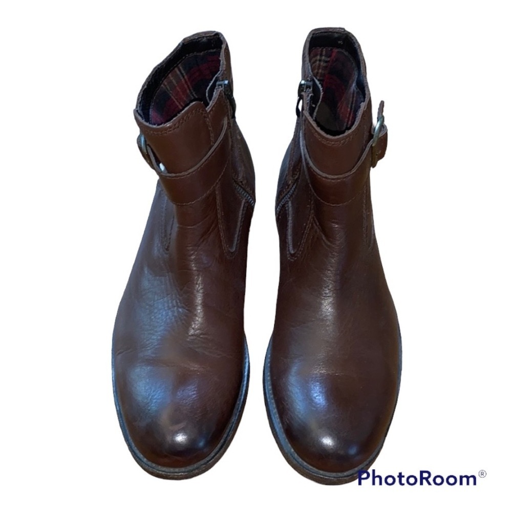 Clarks Brown Leather Chukka Boots size 8.5